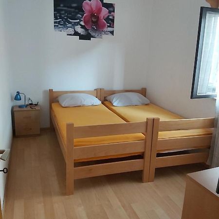 Apartman Janja Apartment Бол Екстериор снимка