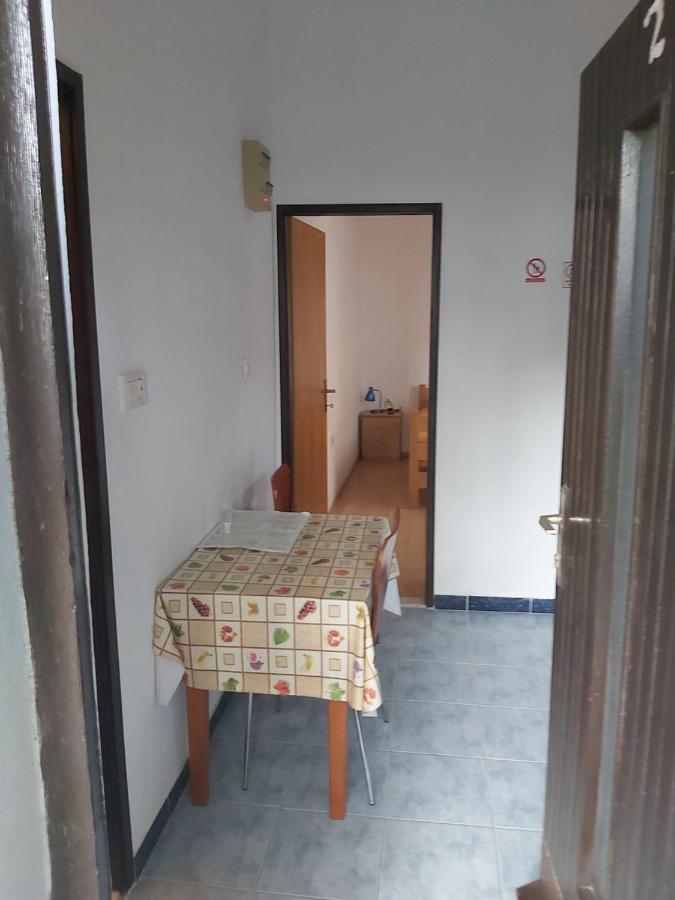 Apartman Janja Apartment Бол Екстериор снимка