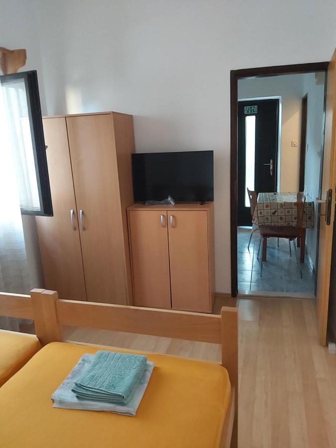 Apartman Janja Apartment Бол Екстериор снимка